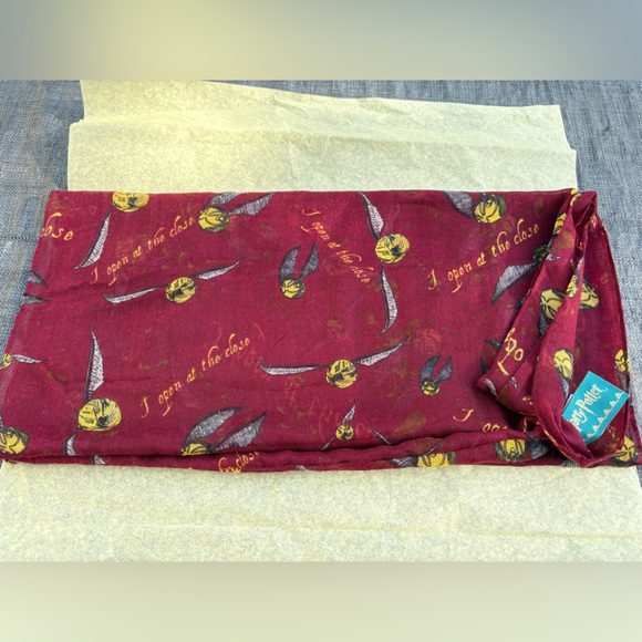 Harry Potter Golden Snitch Infinity Scarf - Picture 2 of 6